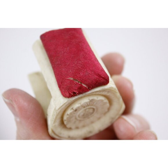 RARE Early Victorian Bone carved table pin cushion with vice clamp, bird cloud - Picture 7 of 7